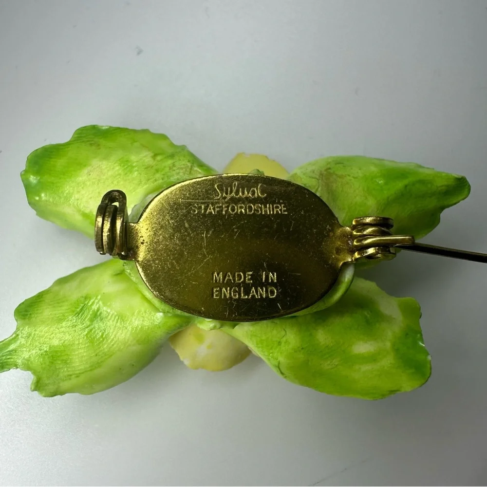 Vintage Staffordshire China Flower Made in England Brooch Pin - Picture 5 of 8